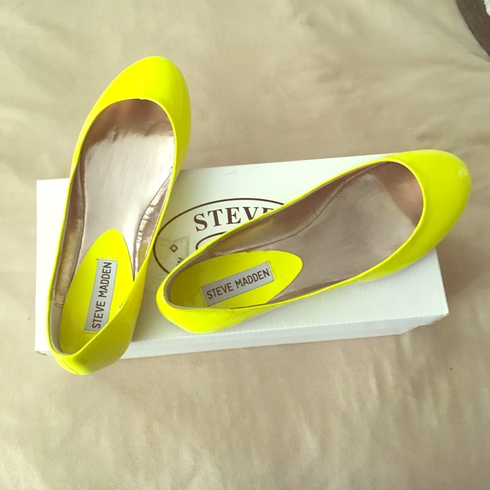 Steve Madden NIB neon yellow ballet flats sz 7.5